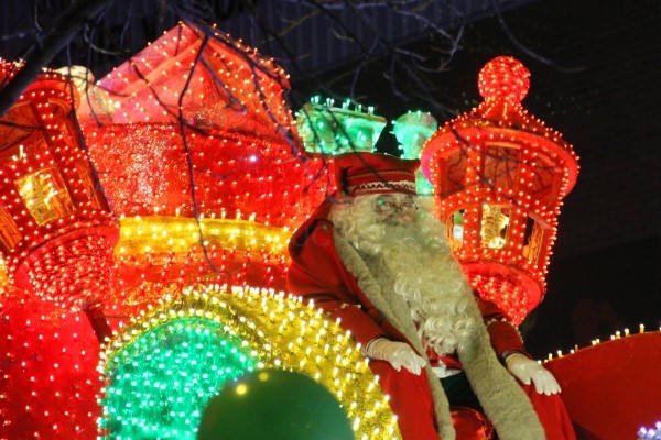 Fiona y la bruja Elphaba se suman a la Cabalgaza de Papá Noel este domingo 14 de diciembre