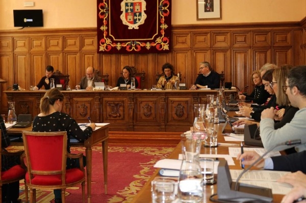 El Pleno aprueba por unanimidad pedir la paralización de las obras ferroviarias de Adif en Palencia