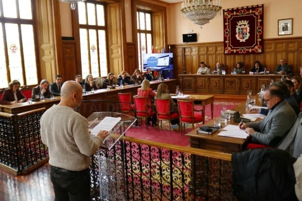 El Pleno del Ayuntamiento aborda iniciativas en materia de igualdad, salud pública y dinamización económica