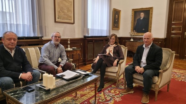 La Diputación de Palencia aborda con el Ayuntamiento de Fuentes de Valdepero proyectos de vivienda y desarrollo local