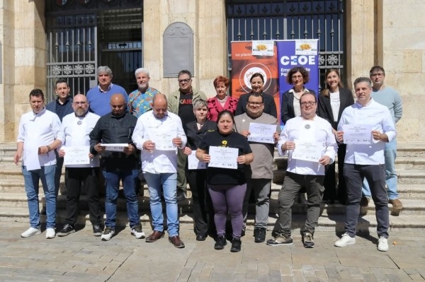 ‘Canela en Rama’ y ‘La Traserilla’ triunfan en el II Concurso de la Menestra Palentina celebrado en la Plaza Mayor