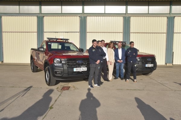 Dos vehículos ligeros todoterreno tipo pick-up e incorporarán a los parques de bomberos de Saldaña y Aguilar de Campoo.