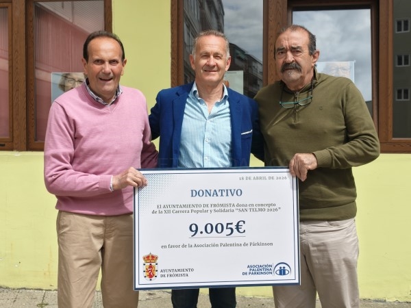 La Asociación Palentina de Párkinson recibe los 9.005 euros de recaudación récord de la XII Carrera Solidaria ‘San Telmo’ de Frómista