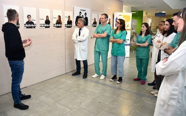 El Hospital Río Carrión muestra la fortaleza de los trasplantados hepáticos a través de la exposición fotográfica ‘El Valor de las Cicatrices’