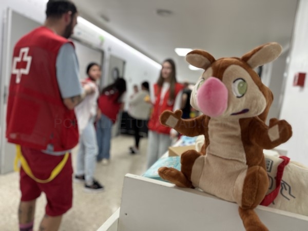 Cruz Roja acompaña a 110 menores en 2025 en el Hospital Río Carrión a través del proyecto 'Infancia Hospitalizada'