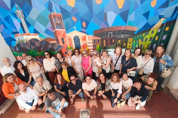 El Centro Social Municipal “Jesús Paredes” estrena un mural colectivo que homenajea la identidad y las tradiciones de San Juanillo