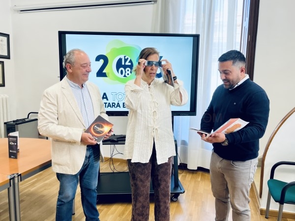 Más de 7.700 gafas homologadas para que todos los escolares de la provincia disfruten del eclipse total del 12 de agosto con total seguridad