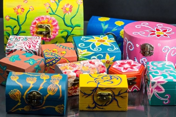 Cajas de madera: funcionalidad, diseño y valor práctico para hogar, comercios y regalos