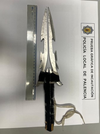 Intervenidas dos armas blancas a sujetos con un amplio historial policial