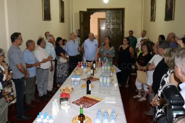 La alcaldesa de Palencia comparte un encuentro con los misioneros palentinos durante su tradicional recepción anual en el Obispado