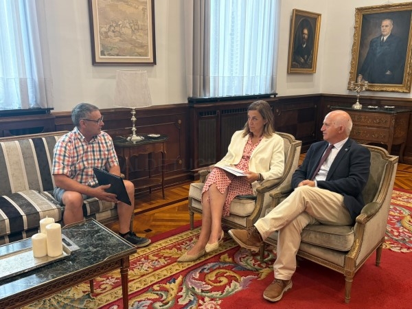 La Diputación estudiará colaborar con la Junta Vecinal de Olmos de Ojeda para recuperar cuanto antes el teleclub de la localidad