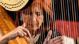 “Con alas y raíces por los niños”