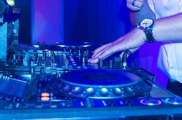 Fiesta de Carnaval con la mejor música DJ