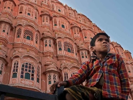 “ALMAS EN TRÁNSITO“. La India, tres miradas