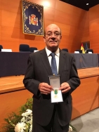 Medalla al Mérito Policial con distintivo blanco
