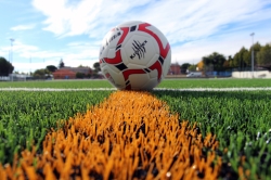 EL CAMPO DE FÚTBOL EL CHOPO ESTRENA TEMPORADA CON EL NUEVO CESPED
