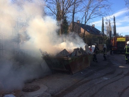 Arde un contenedor de obra en Alpedrete