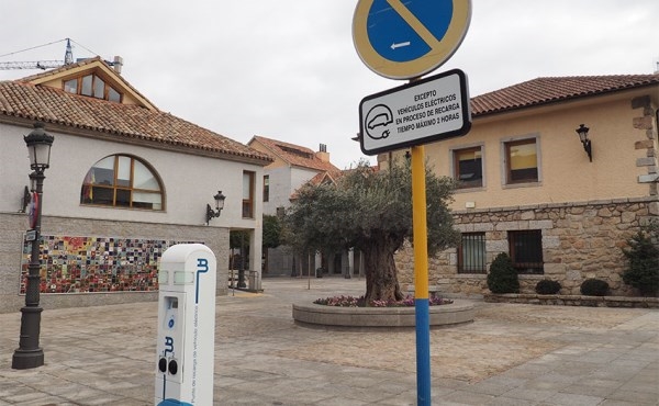Torrelodones ya dispone de su primer punto de recarga de vehículos eléctricos