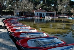 ALQUILER DE BARCAS DE REMOS Y BARCO SOLAR. ESTANQUE DEL RETIRO