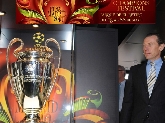 La Copa de la Champions a mano