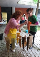 Un curso del Real Jardín Botánico enseña nociones básicas para teñir textiles con colorantes naturales