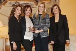 Cifuentes recibe el Premio Especial a la Excelencia en Comunicación Política