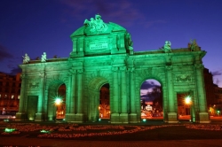 El Palacio de Cibeles y la Puerta de Alcalá se iluminan de verde por San Patricio