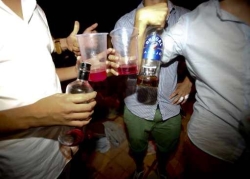 Botellón una práctica  fuertemente arraigada en el ocio de jóvenes y adolescentes