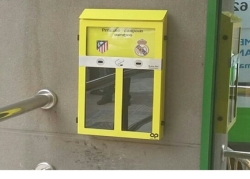 Primeras papeleras-urnas de votación en Madrid