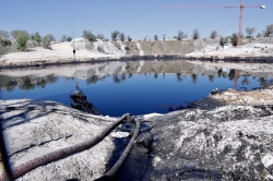 La Comunidad ya ha extraído 24.800 toneladas de aceite de la laguna de Arganda