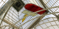 Rosa Barba convierte el Palacio de Cristal en un proyector de cine