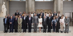 Los Reyes, don Felipe y doña Letizia, presiden la reunión constitutiva del Pleno de la Comisión Nacional para la conmemoración del II Centenario