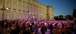 Veranos de la Villa saca a la gente a bailar a la calle