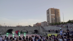 LosDedae: cinco bailarines fluyendo bajo el Puente de Segovia