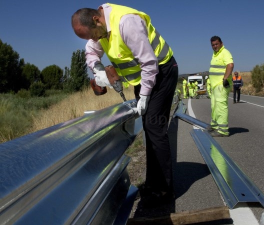 La Comunidad comienza la instalación de barreras de protección para motoristas