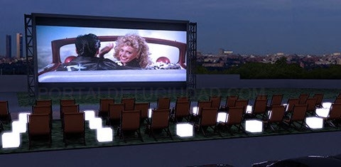 Autocine Madrid, el mayor cine al aire libre en coche