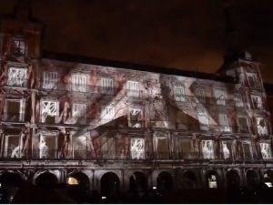 El primer viaje en vídeo mapping por la historia de la Plaza Mayor