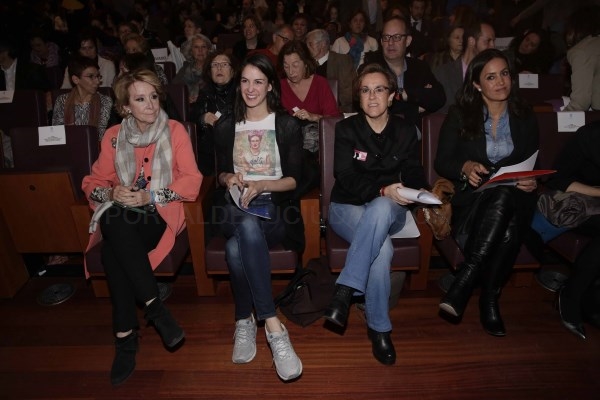 Carmen Sarmiento recibe el premio Clara Campoamor