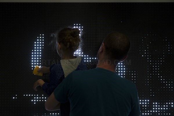 Instalación "Graffiti con luz" para celebrar la primavera en lel centenario de la  Plaza Mayor