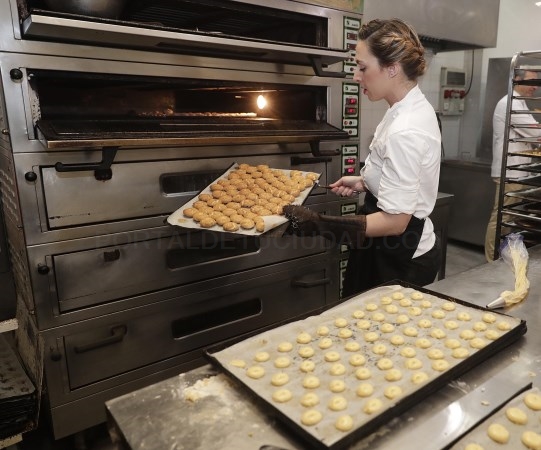 Las pastelerías fabricarán más de 4 millones de rosquillas en las fiestas de San Isidro