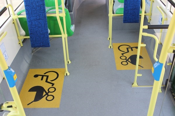 Un dispositivo en los autobuses informa sobre las posibilidades de accesibilidad a bordo