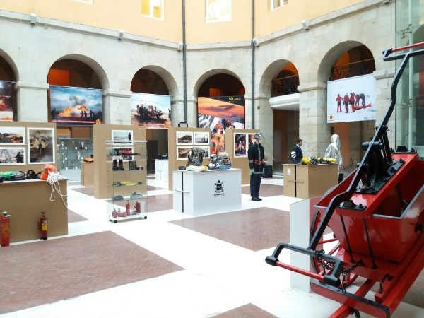 Exposición sobre los 50 años de Bomberos de la Comunidad