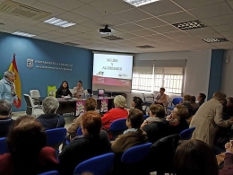 Charla sobre "Mujer y Alzheimer", impartida por Beatriz Martín Carrión