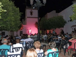 "Al fresquito en el Barrio de San Miguel" de Almuñécar