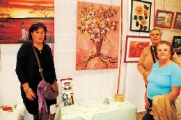 Exposición de los trabajos realizados en los talleres de manualidades de los Centros de Mayores de Salobreña, Lobres y La Caleta