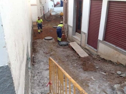 Los trabajos de rehabilitación integral del casco antiguo de La Herradura llegan a las calles España, Las Flores y Canalejas.