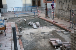 La concejalía de Mantenimiento sustituye gran parte del adoquinado en seis calles del Centro Comercial Abierto