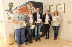 Mª Eugenia Rufino muestra su apoyo a la empresa local “éyone cosmetics” creadora de la primera crema basada en la chirimoya