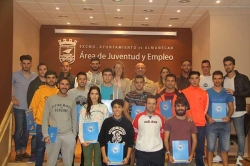 Casi cuarenta jóvenes sexitanos obtienen el diploma y carnet de Socorrista Acuático y Primeros Auxilios