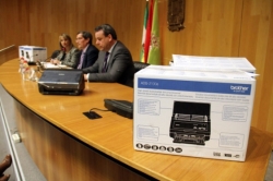 Diputación entrega material informático a los municipios para avanzar en la administración electrónica